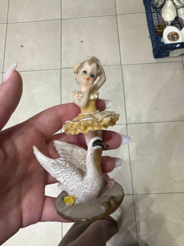 Ballerina and swan figure- Decoration ***