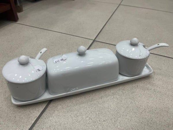 Genuine pottery barn condiments set- Supplies ***