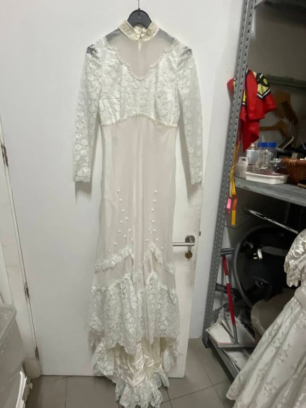 Wedding gown size 12- women’s clothes ***