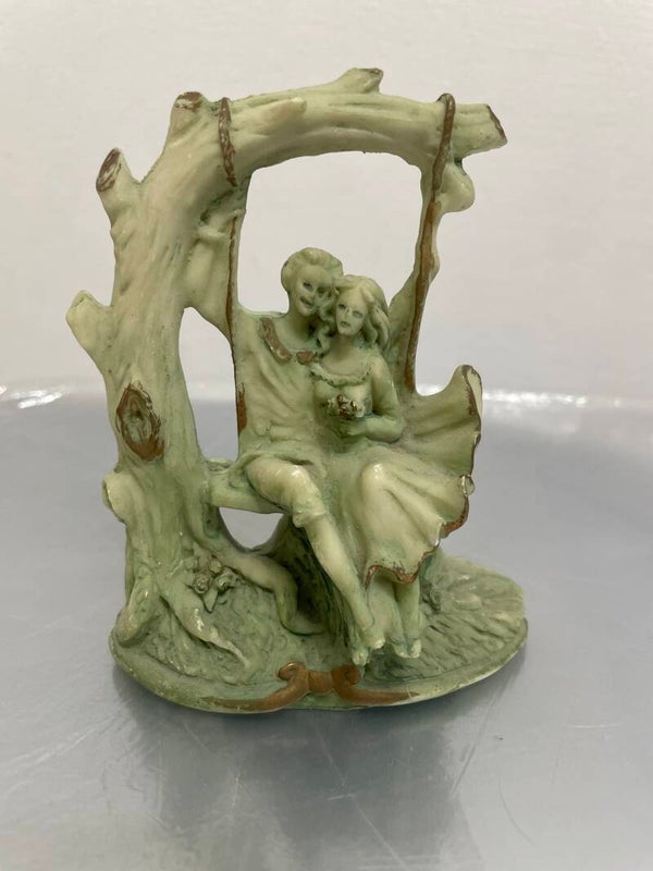 Love Couple On Swing - Figurines