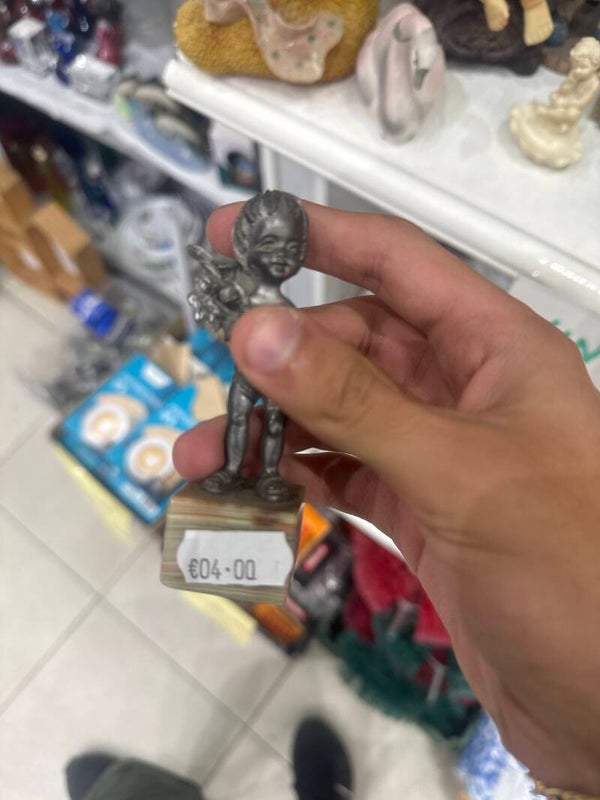 Boy With Flowers - Figurines