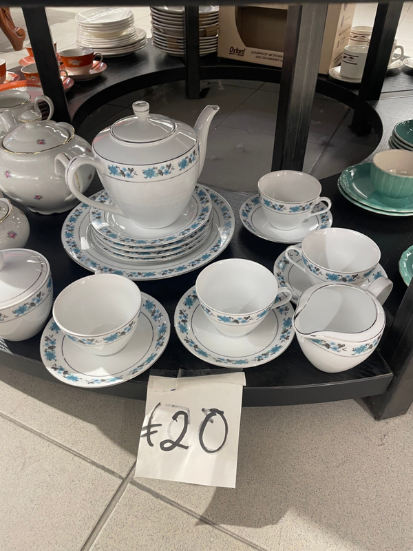 4 Pcs Coffee Set + Side Plates - Supplies