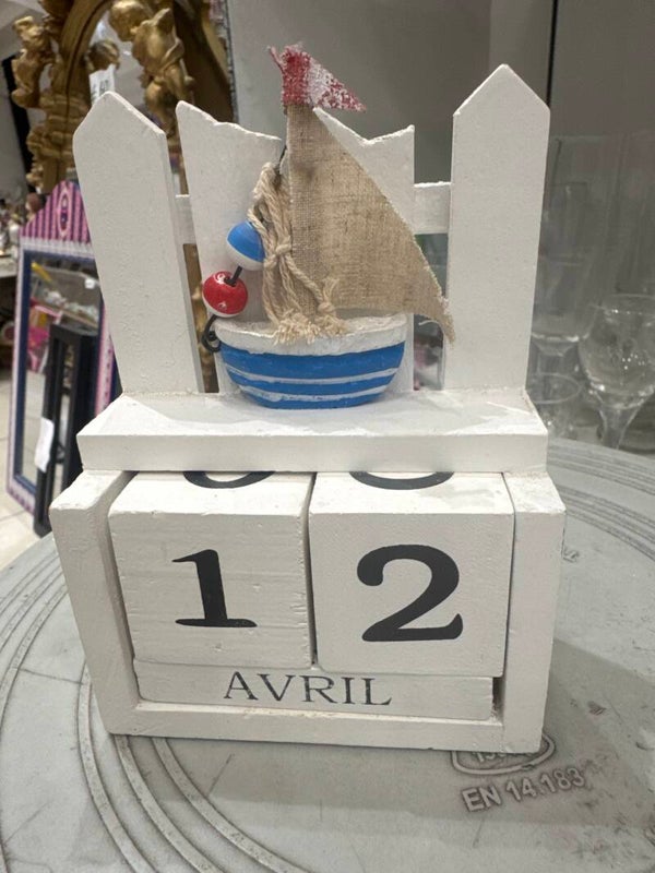 Wooden Block Calendar- Decor***