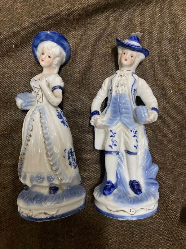 White & Blue Porcelain Couple - Figurines