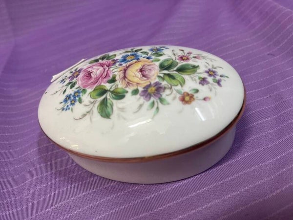 Porcelain Oval Trinket Box - Decor