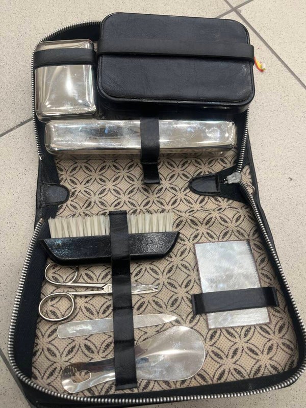 vintage vanity travel kit***