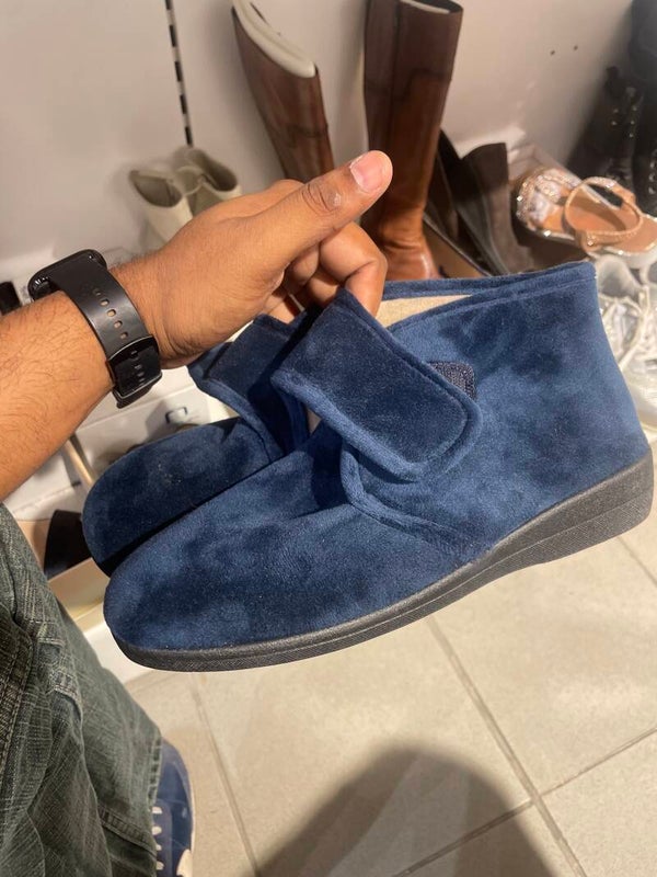 Women Shoe - Size 40 ****