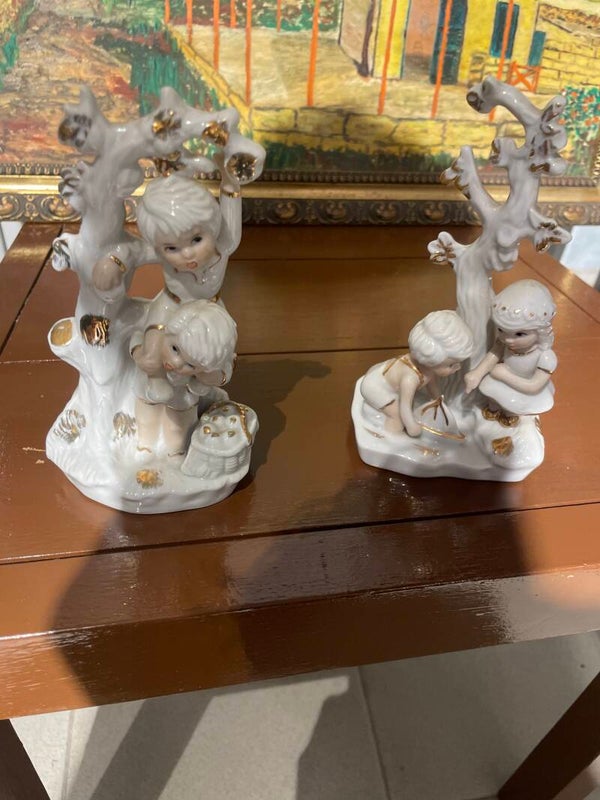 Children playing with trees porcelain figurines (€3 each) - Figurines*