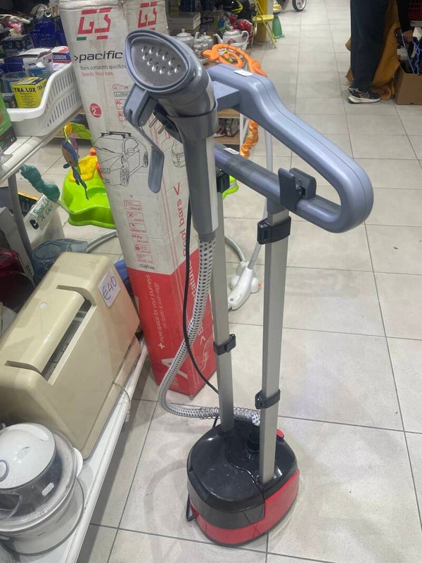 vertical standing garment steamer - Electric*
