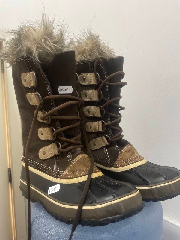Waterproof Winter Boots Size 6- Shoes ***