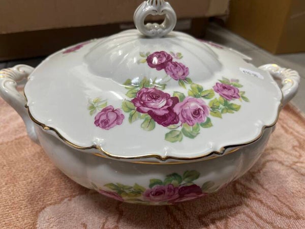 Porcelain lidded serving bowl - Supplies ***