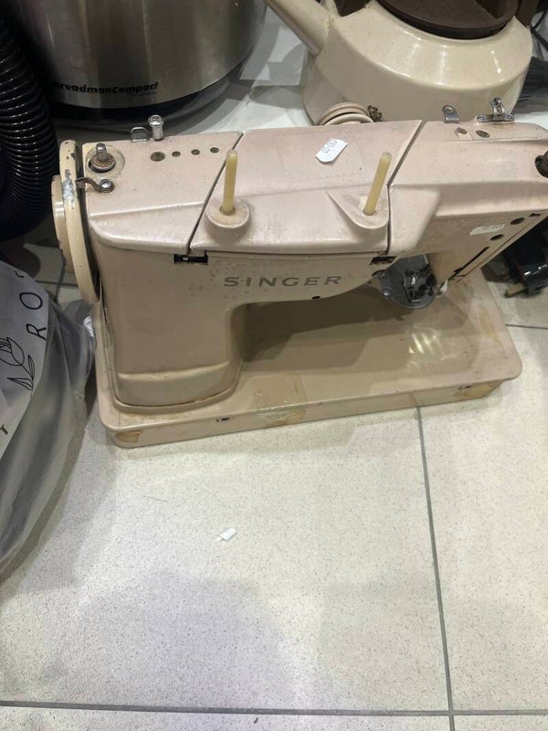 Singer Sewing Machine - Electric*
