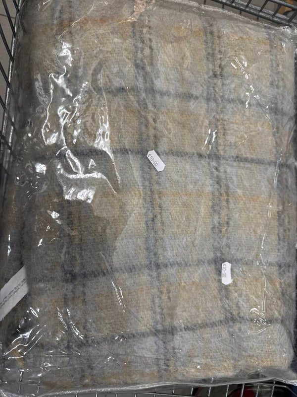 Blanket brand new-Supplies*