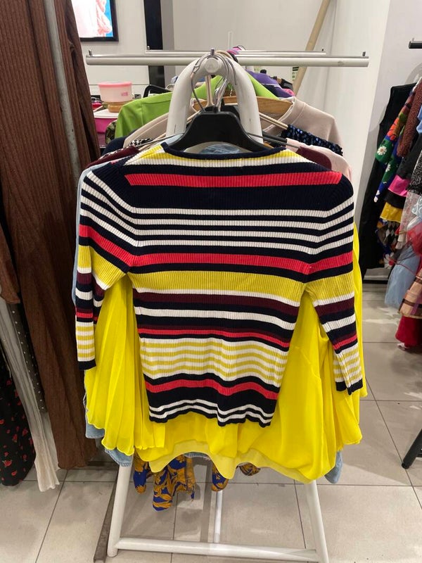 Women Top - Small Size ****