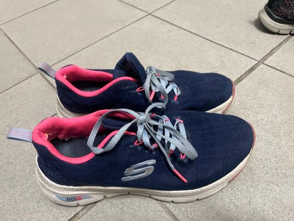 Skechers size 37- Shoes ***