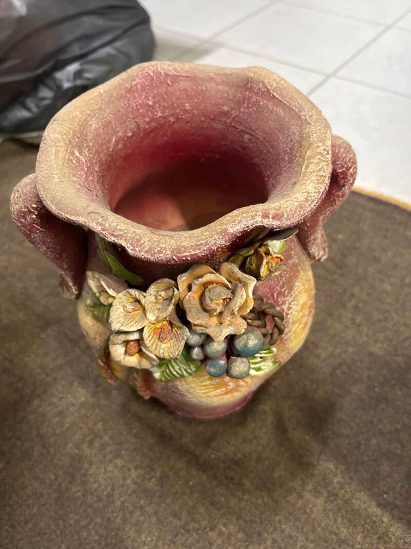 Hull pottery- vase ***