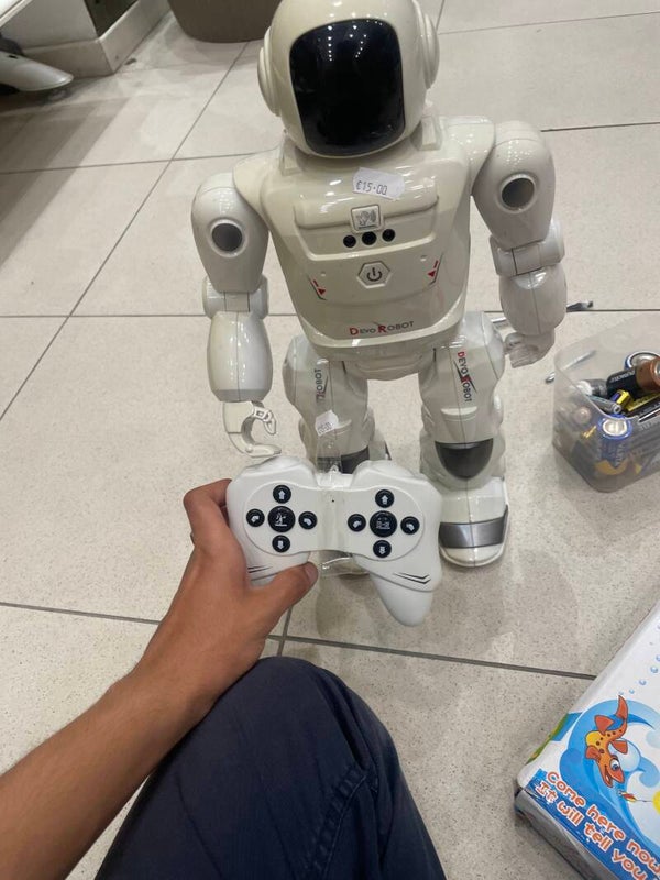 Remote control Robot - Toys*