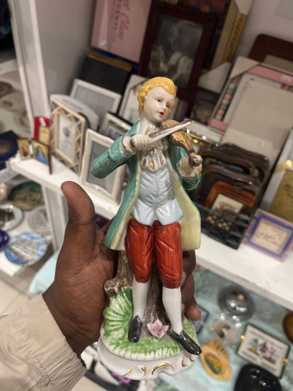 Vintage porcelain figurine - figurine***