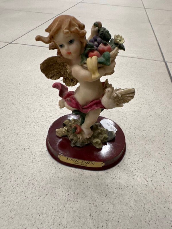 Angel statue-figurine **