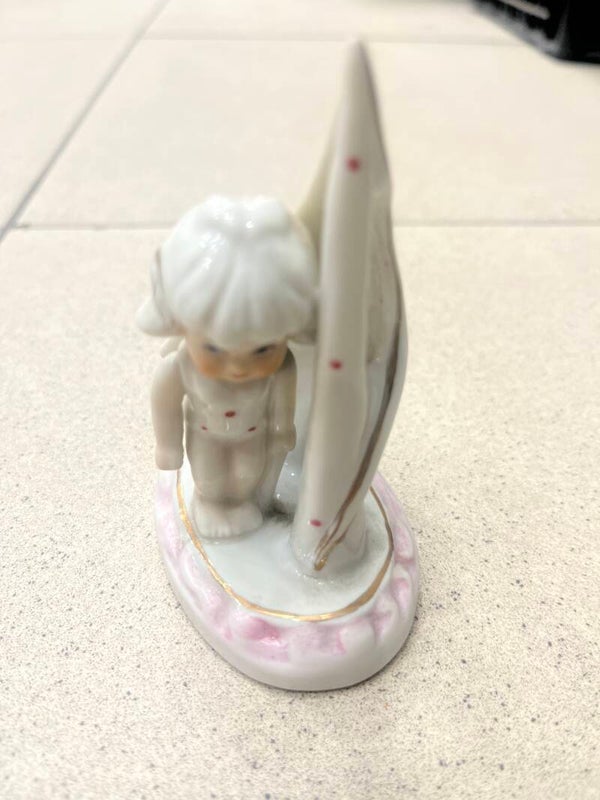 Vintage Ceramic Figurine-Decor***