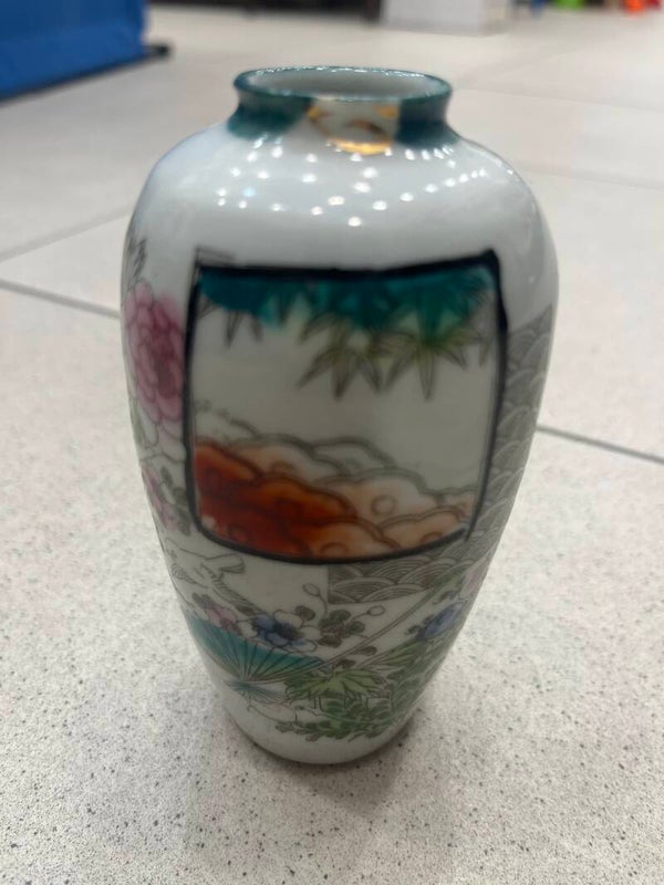 Japanese Vase-Decor*