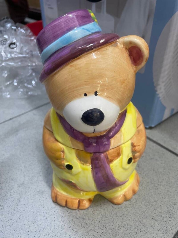 Teddy bear cookie jar.-decor***