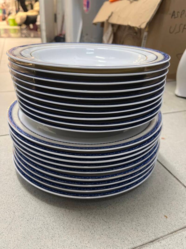 19 pcs plates- Supplies ***