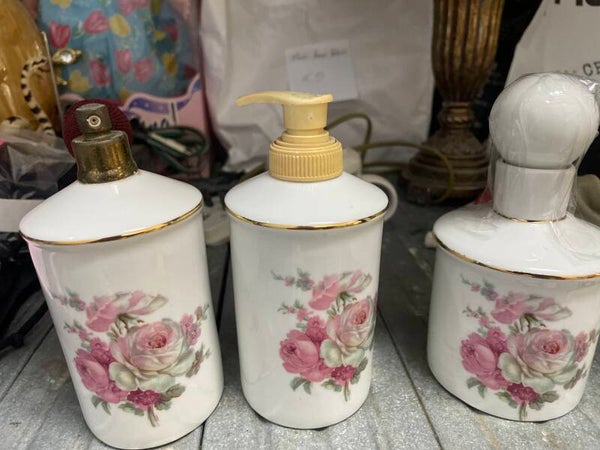Vanity set 1970s- Supplies ***