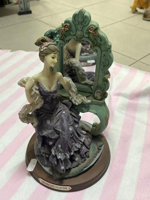The park lane collection- Figurines ***