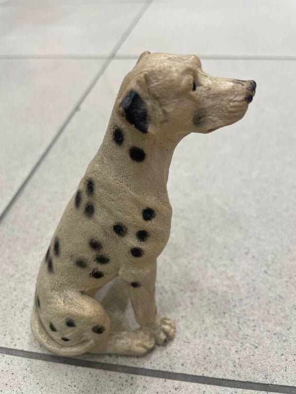 Dog figurine-decor***