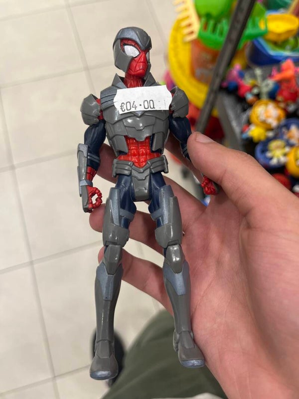SHIELD Tech Armor Ultimate Spider-Man - Toys