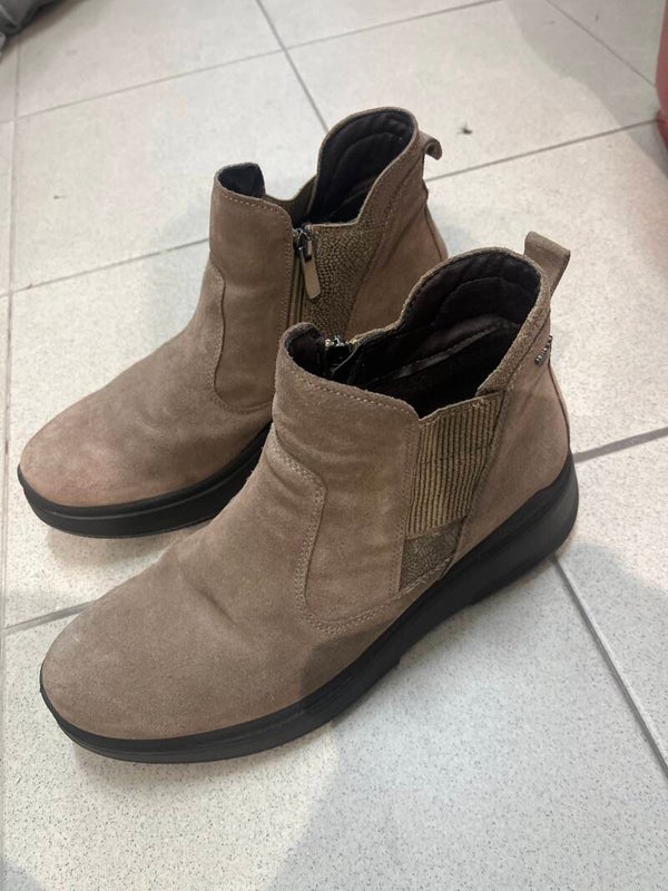 Women boots size 41***