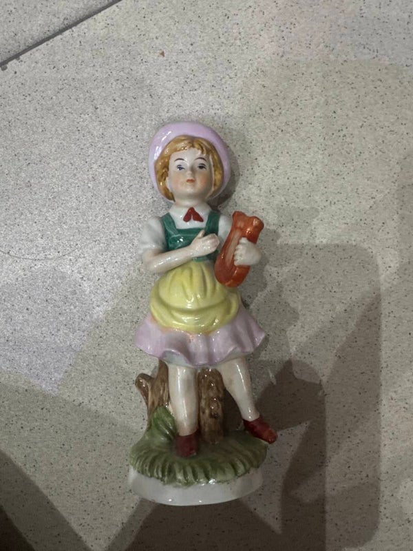 Porcelain figurine -Decoration***