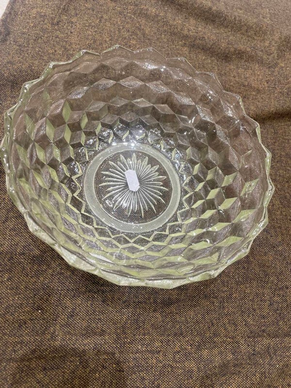 Clear glass serving bowl- Supplies ***