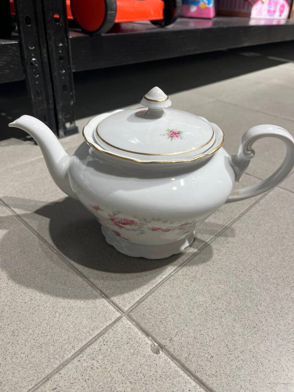 Porcelain Tea Pot - Collectibles