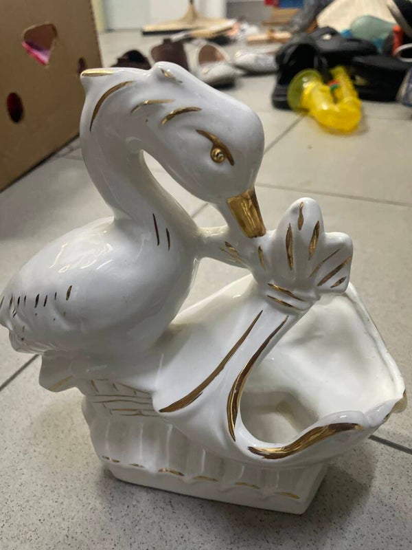 Swan planter figurine- Figurines ***