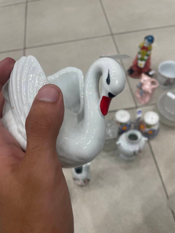 Porcelain Swan candle holder - Decor*