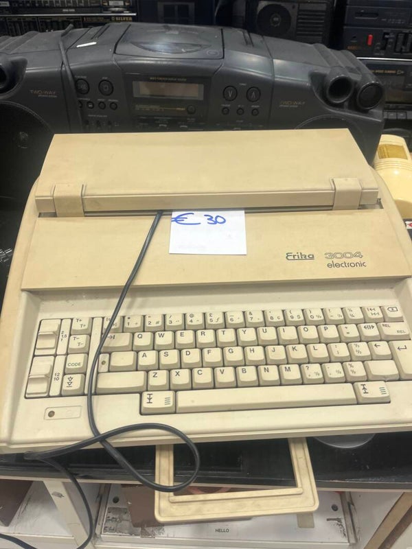 Erika 3004 electronic typewriter - Collectibles*