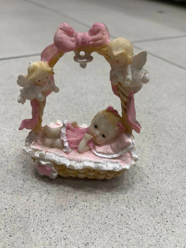 Baby basket -Figurines***