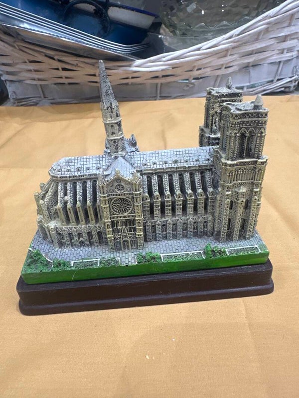 Notre-Dame de Paris Cathedra-Souvenirs***
