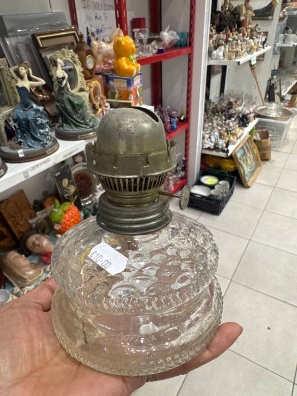 Vintage glass kerosene oil lamp- Collectable ***