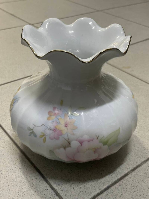 Porcelain floral vase- Vase ***