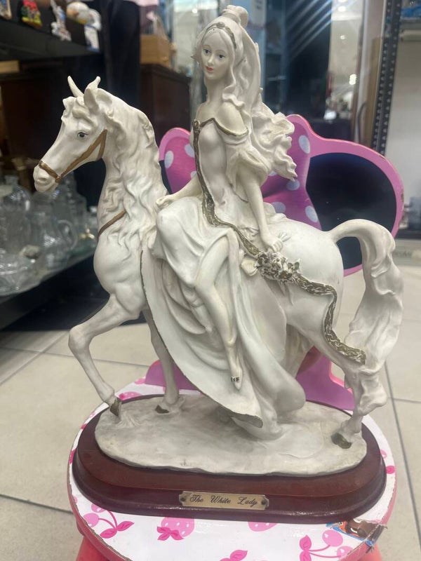 The White Lady - Figurines