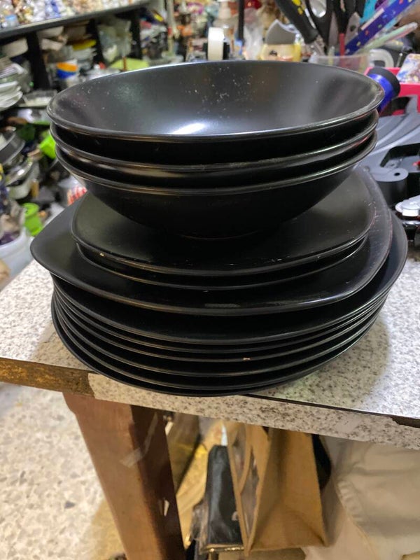 Plates Set of 12 - Supplies