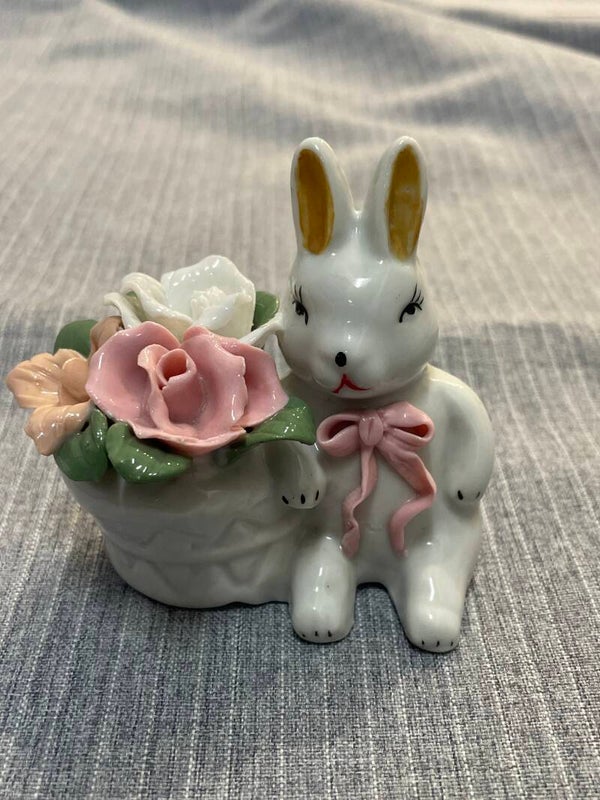Porcelain Bunny - Figurines