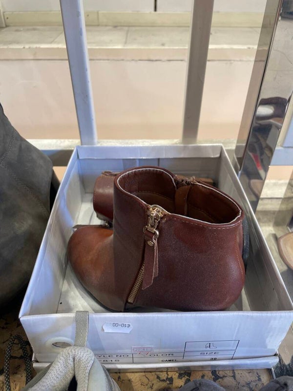 Woman Boots - Size 39