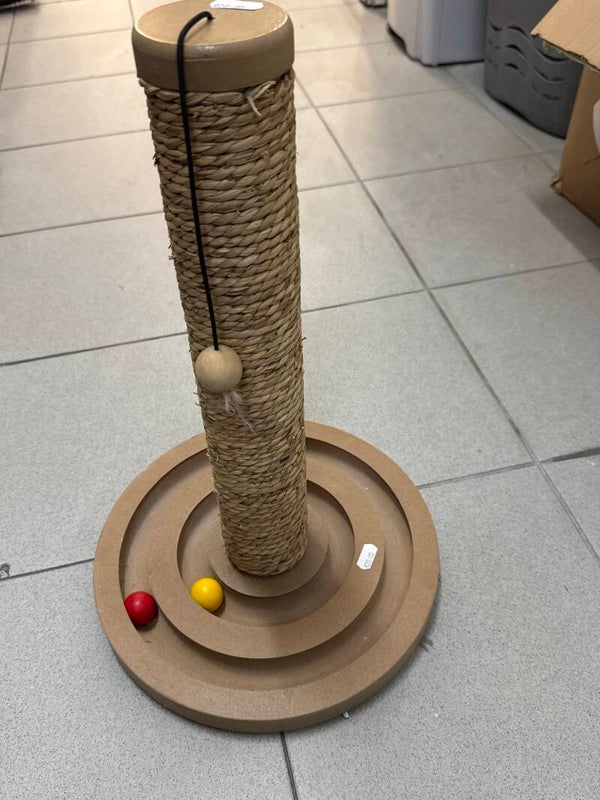 Cat scratching post- Pets***