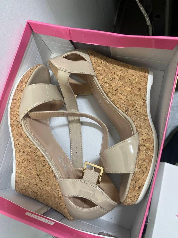 Women brand new sandals 38***