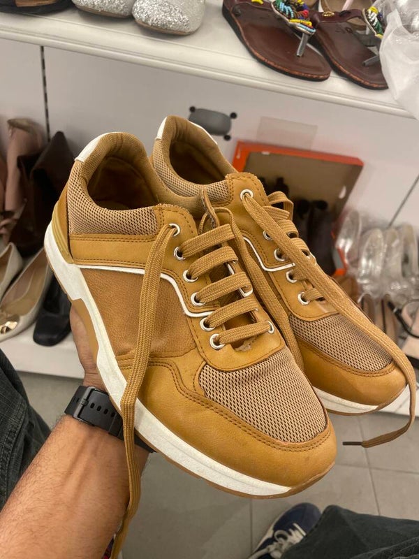 Men Shoe - Size 43 ***