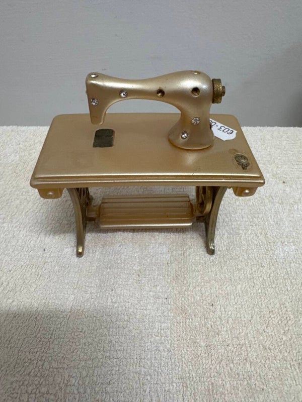 Vintage Miniature Sewing Machine - Decor**